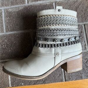 Women's Light Gray Embellished Ankle Boot